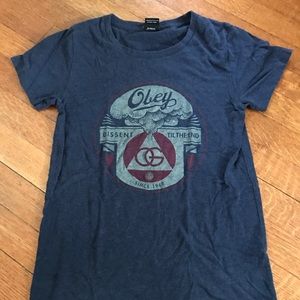 Women’s Obey Dissent tee